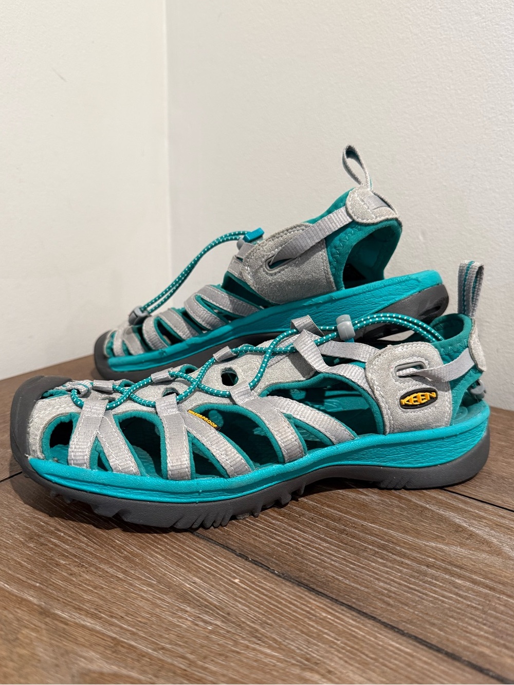 KEEN Whisper Womens Hiking Sandals Water Shoes Waterproof Turquoise Size 8.5